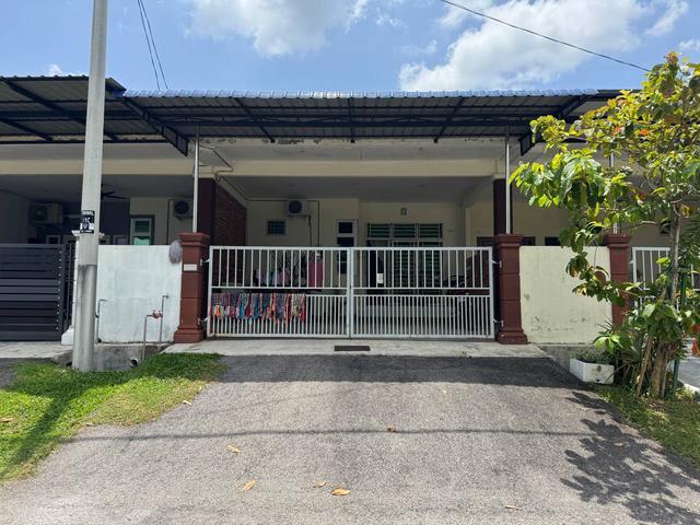 Terraced House for sale in Malaka