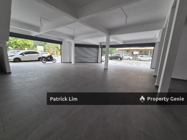 Shop for sale in Malaka