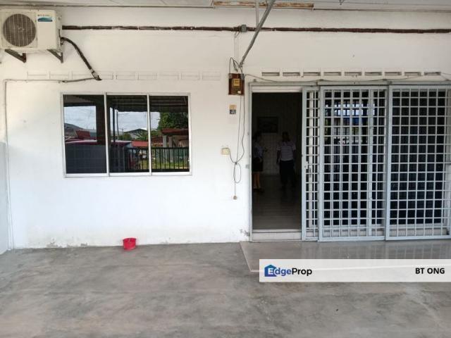 House for sale in Malaka
