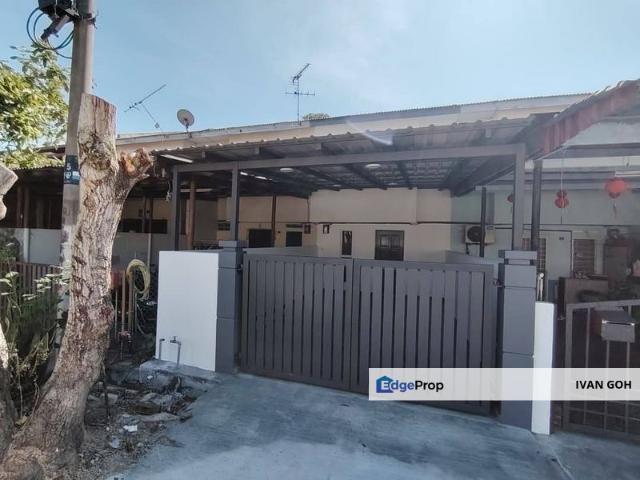 House for sale in Malaka