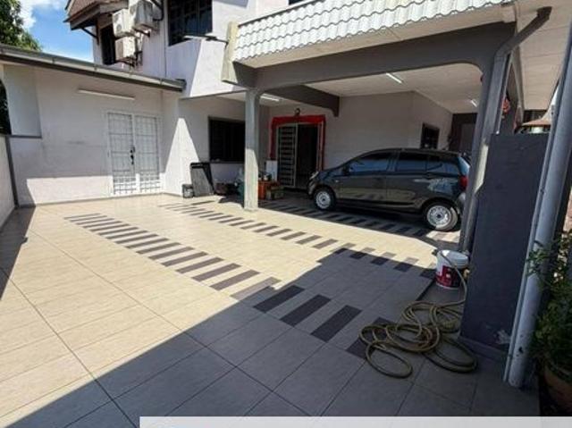 House for sale in Malaka