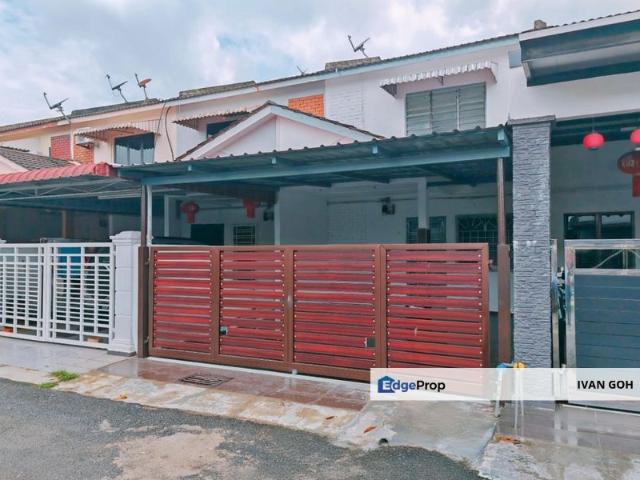 House for sale in Malaka