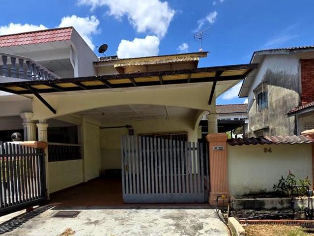 Terraced House for sale in Malaka