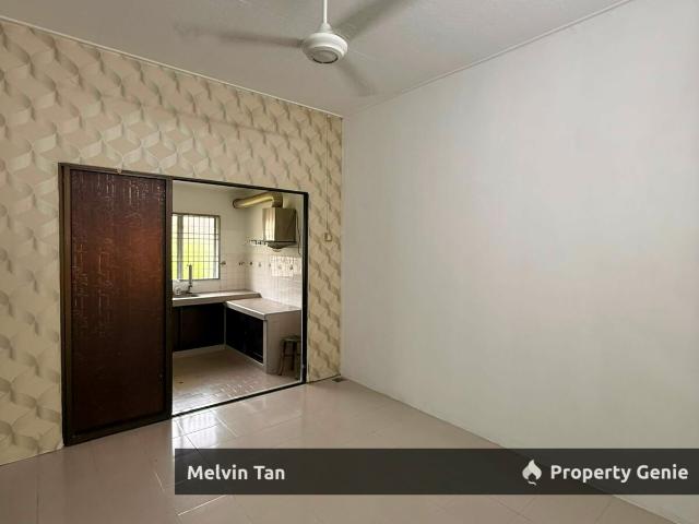 Terraced House for sale in Malaka