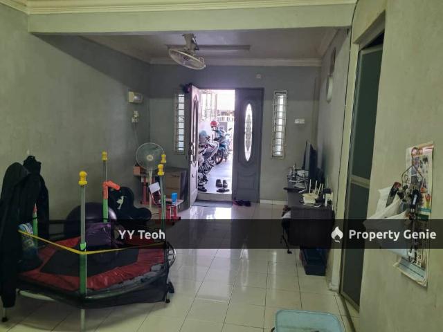 Terraced House for sale in Malaka