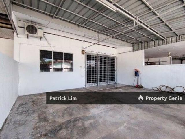 House for rent in Malaka