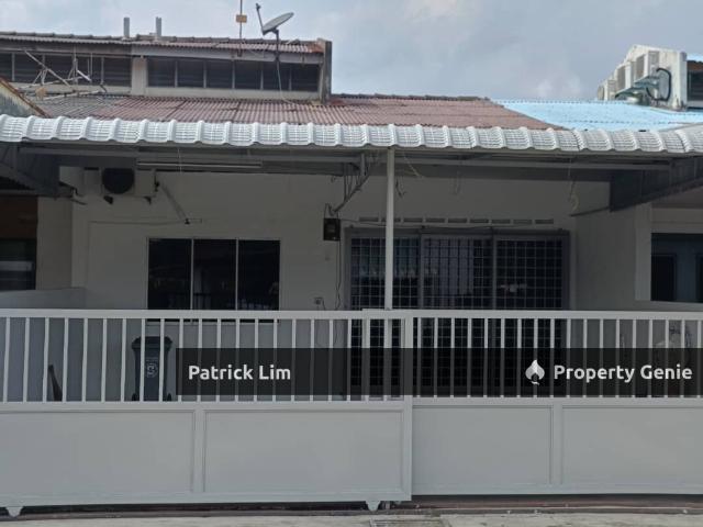 Terraced House for sale in Malaka