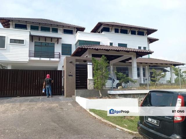 House for sale in Malaka