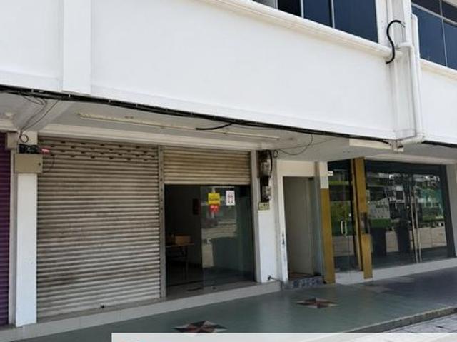 Shop for rent in Malaka