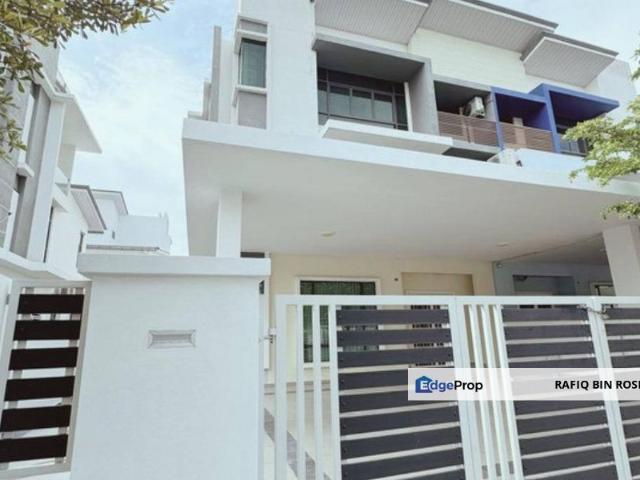 House for sale in Malaka
