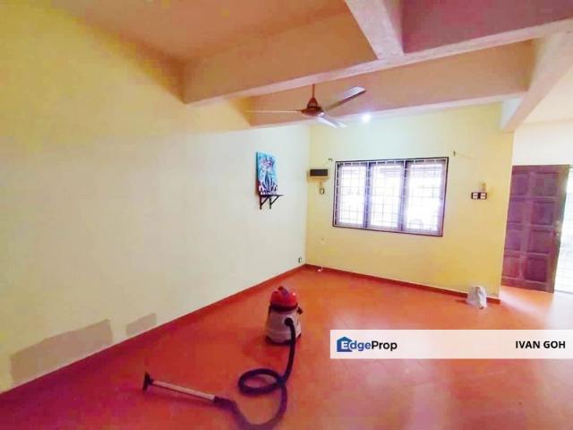 House for sale in Malaka