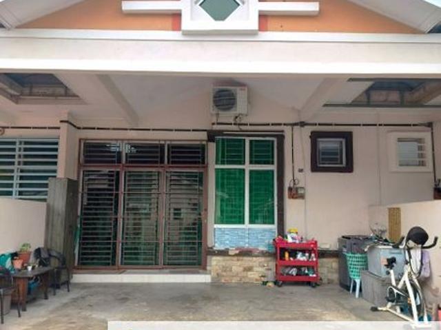 House for sale in Malaka