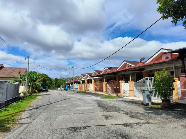 Terraced House for sale in Malaka