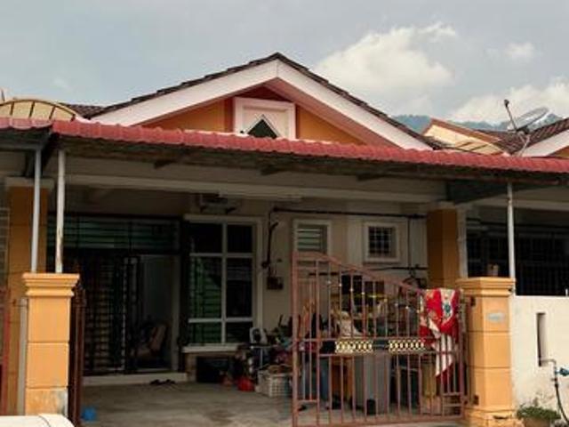 Terraced House for sale in Malaka