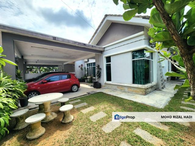 House for sale in Malaka