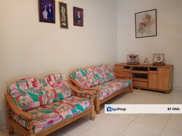 House for sale in Malaka