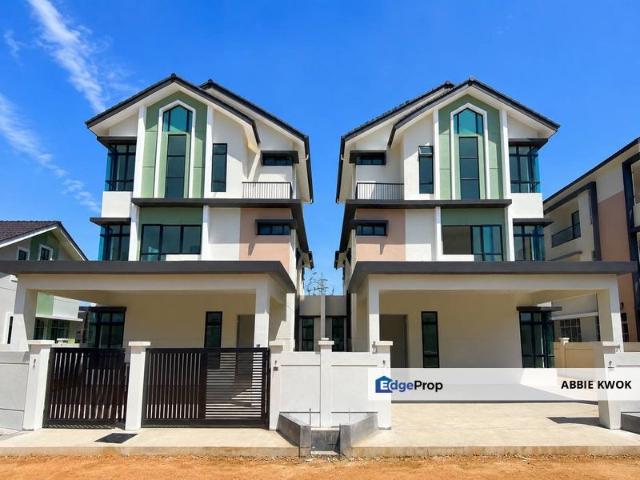 House for sale in Malaka