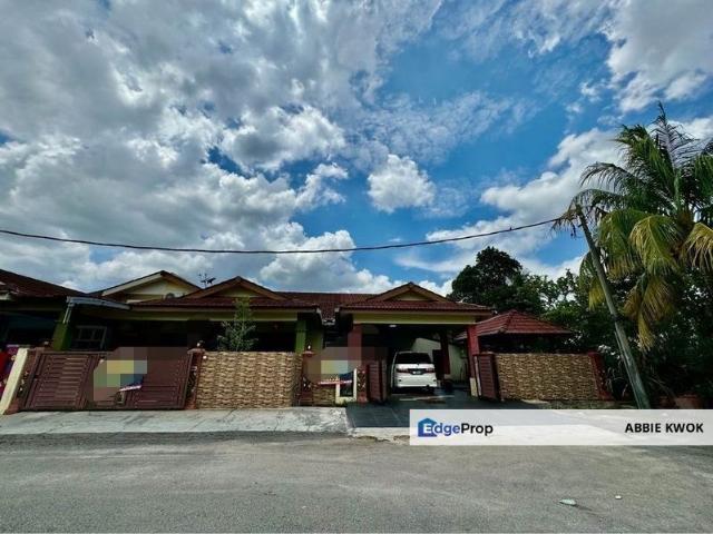 House for sale in Malaka