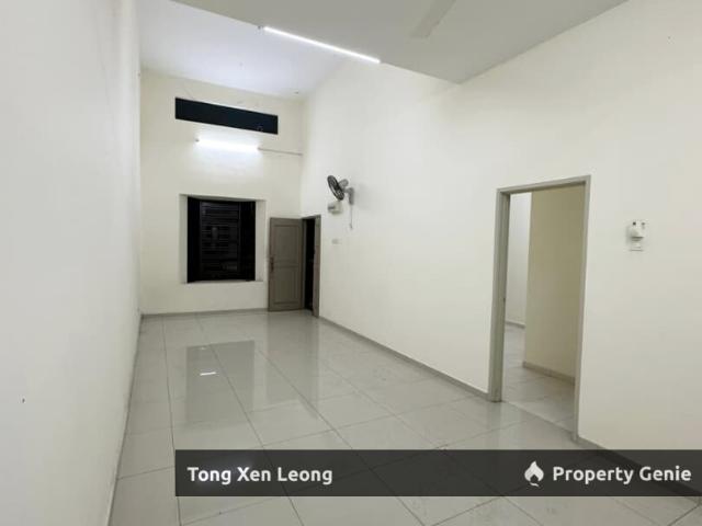Terraced House for sale in Malaka