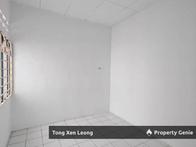 Terraced House for sale in Malaka