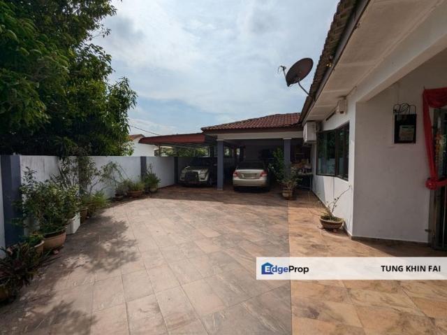 House for sale in Malaka