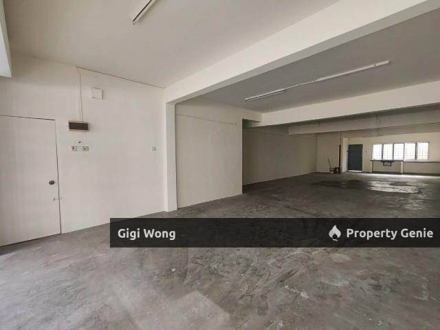 Shop Office for sale in Malaka