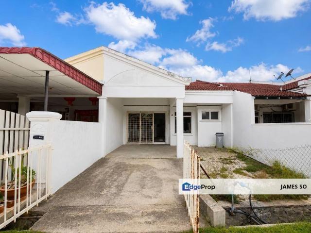 House for sale in Malaka