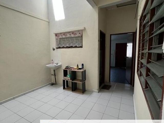 House for sale in Malaka