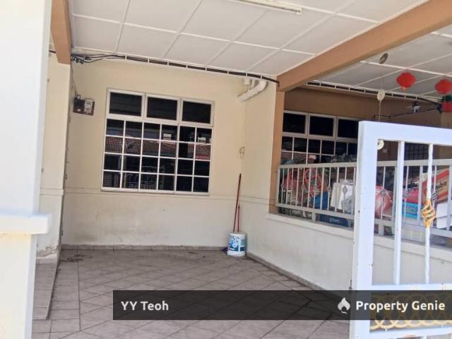 Terraced House for sale in Malaka