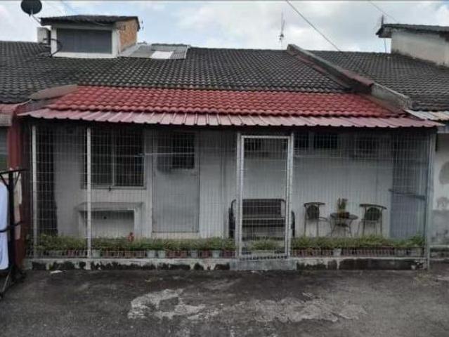 Terraced House for sale in Malaka