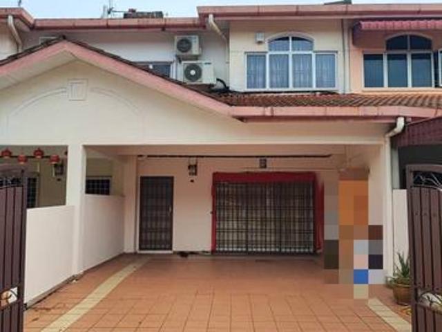 Terraced House for sale in Malaka