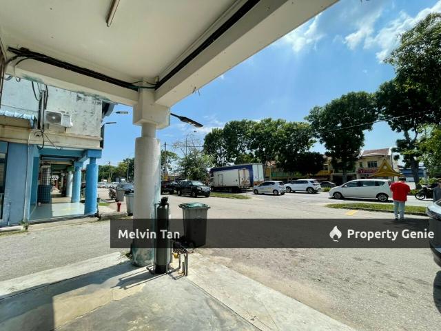 Shop for sale in Malaka