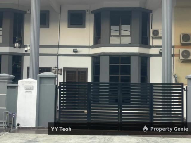 Terraced House for sale in Malaka