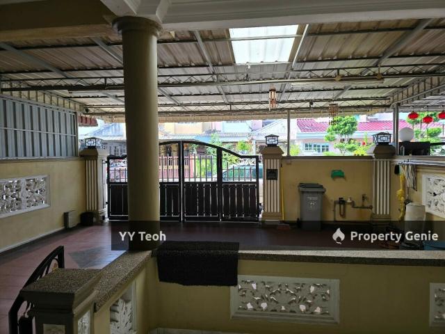 Terraced House for sale in Malaka