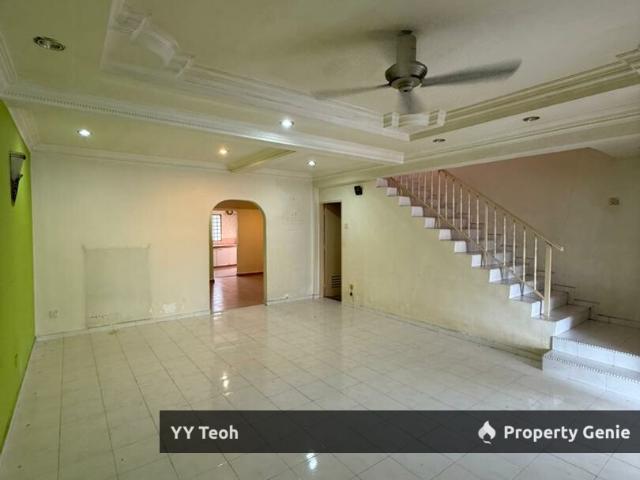 Terraced House for sale in Malaka