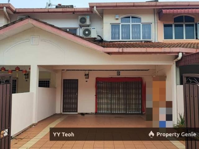 Terraced House for sale in Malaka