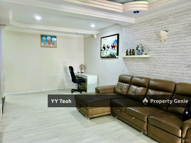 Terraced House for sale in Malaka