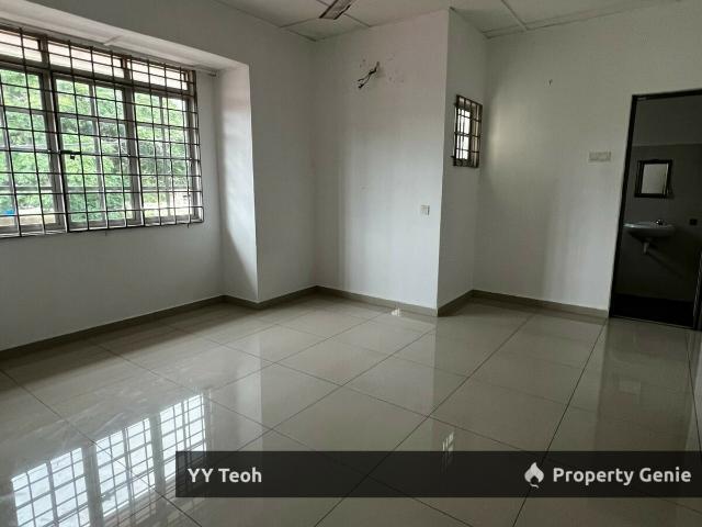 Terraced House for sale in Malaka