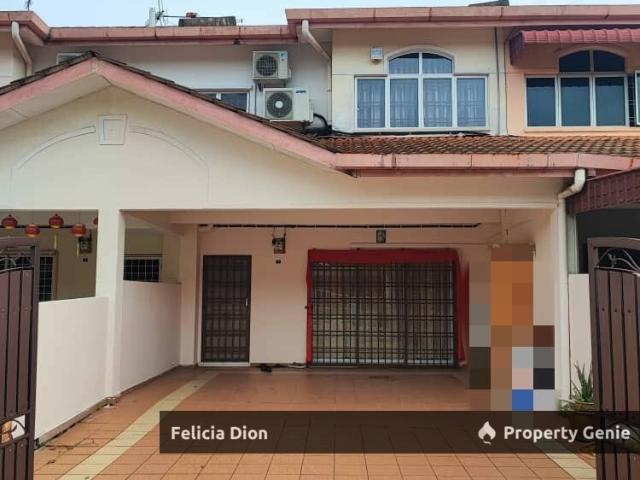Terraced House for sale in Malaka
