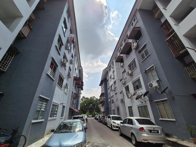 Flat for sale in Malaka