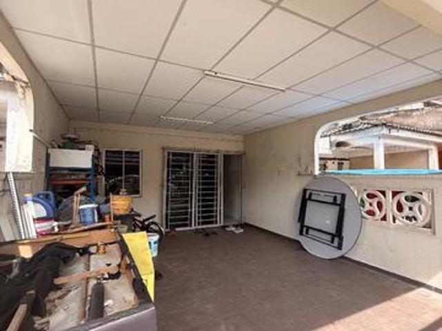 Terraced House for sale in Malaka
