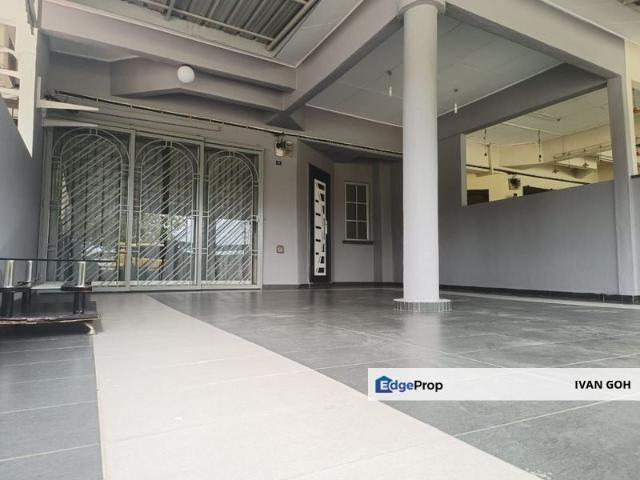 House for sale in Malaka