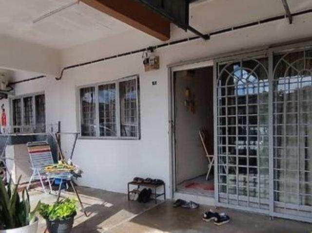 House for sale in Malaka