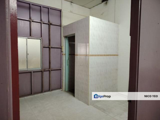 Shop for sale in Malaka