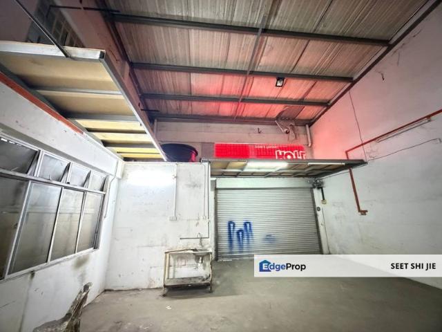 Warehouse for sale in Malaka