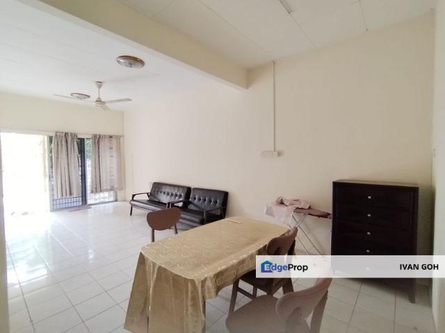 House for sale in Malaka