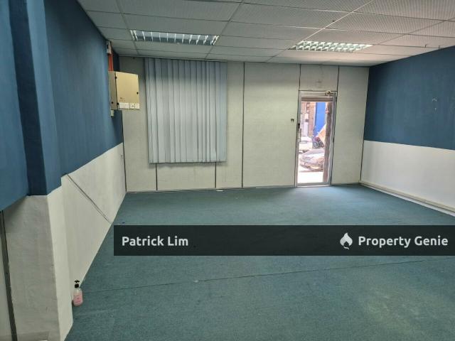 Shop for rent in Malaka