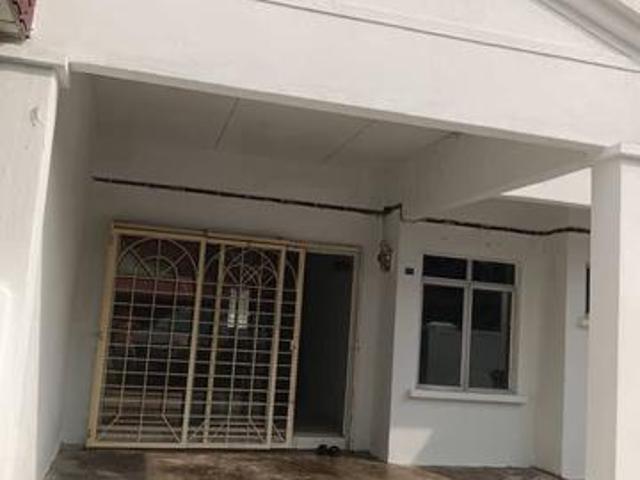 Terraced House for sale in Malaka