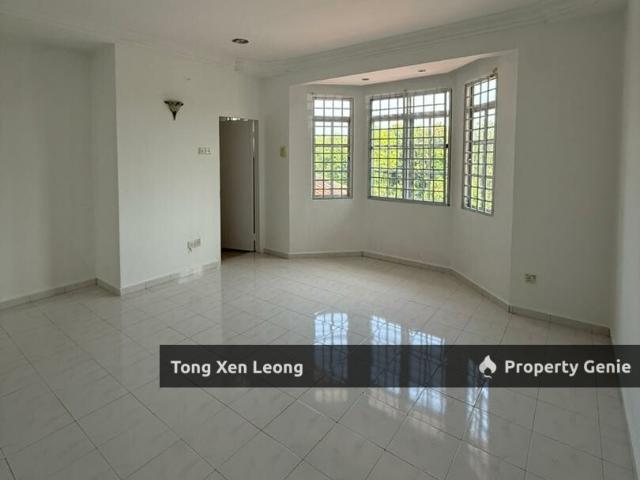 Terraced House for sale in Malaka