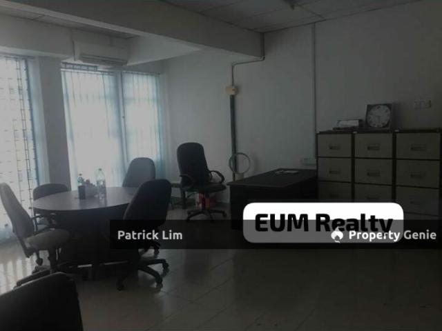 Shop for rent in Malaka